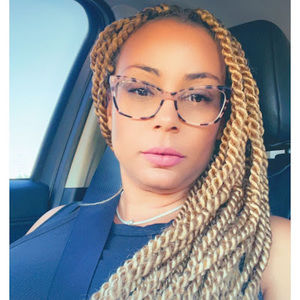 Meet your Posher, Desiree